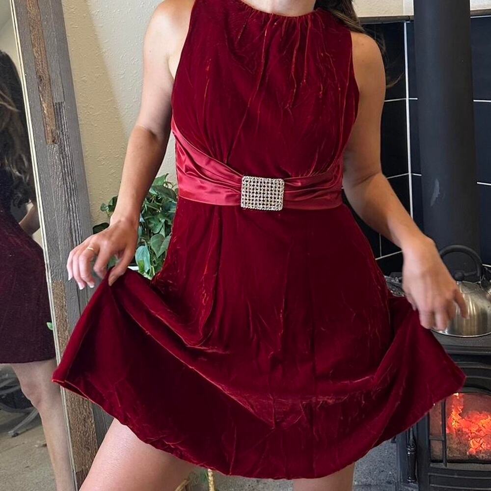 Women's 6 Dress Burgundy Blood Red Crushed Velvet Vintage Dress